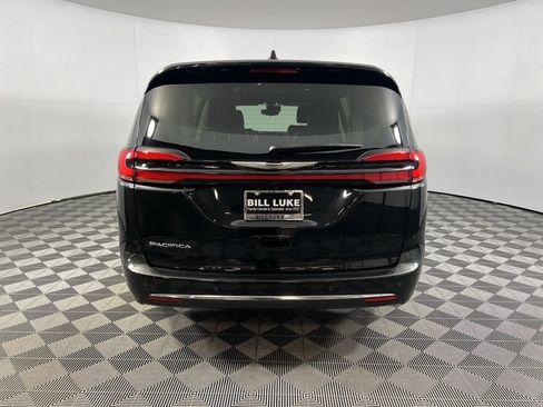 Certified 2024 Chrysler Pacifica Touring-L image 7