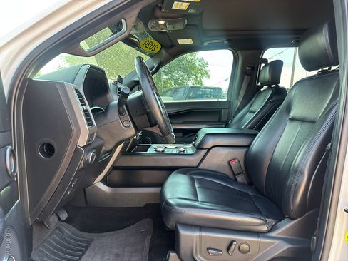 Used 2020 Ford Expedition XLT w/ Equipment Group 202A AWD/4WD image 14