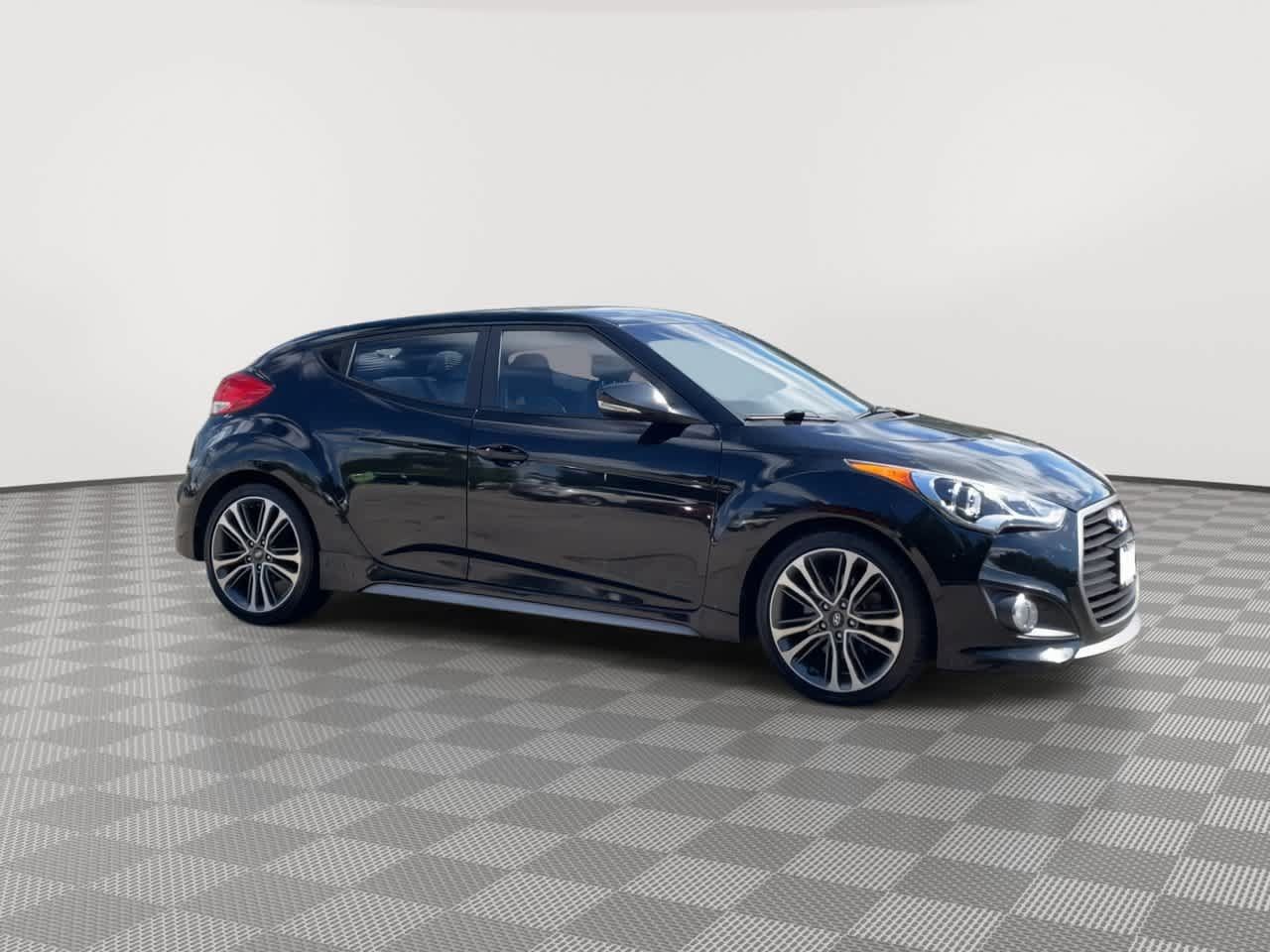 Used 2016 Hyundai Veloster Turbo FWD image 2