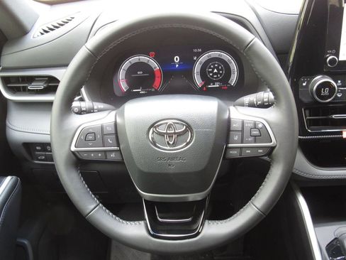Certified 2025 Toyota Highlander XSE AWD/4WD image 25