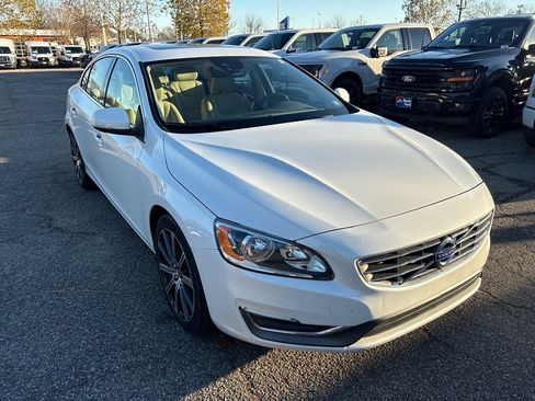 Used 2017 Volvo S60 T5 Inscription w/ Convenience Package image 3