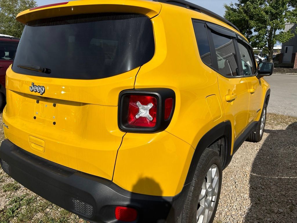 Used 2023 Jeep Renegade Latitude w/ Premium Group AWD/4WD image 15