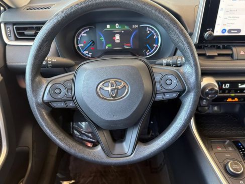 Used 2025 Toyota RAV4 XLE AWD/4WD image 17