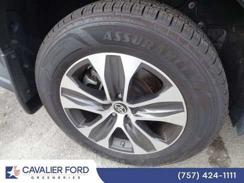 Used 2022 Toyota Highlander XLE AWD/4WD image 12