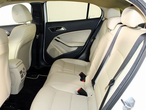 Used 2020 Mercedes-Benz GLA 250 4MATIC image 22