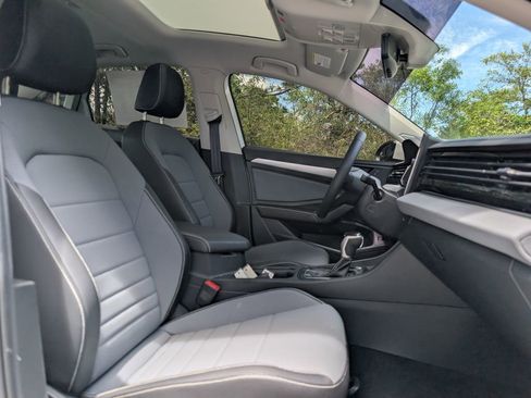 Used 2025 Volkswagen Jetta SE image 19