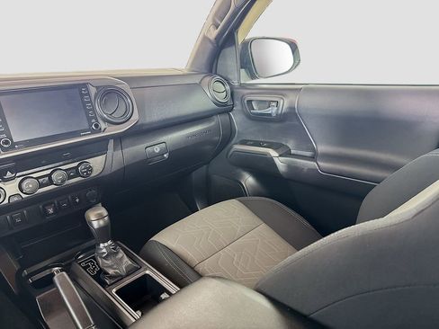 Certified 2020 Toyota Tacoma TRD Off-Road image 16