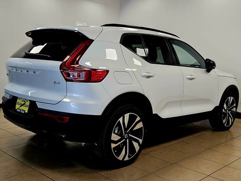 New 2026 Volvo XC40 B4 Plus w/ Climate Package image 5