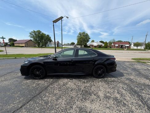 Used 2023 Toyota Camry XSE FWD image 5