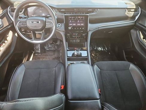 Used 2025 Jeep Grand Cherokee Altitude AWD/4WD image 24