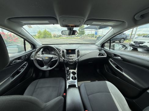 Used 2019 Chevrolet Cruze LT w/ Convenience Package FWD image 19