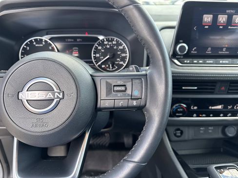 Used 2024 Nissan Rogue SV w/ SV Premium Package image 24