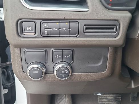 Used 2024 GMC Yukon SLT image 28