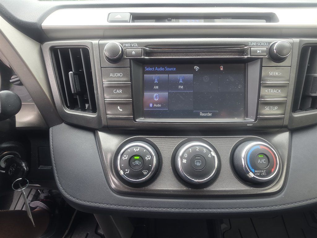 Used 2015 Toyota RAV4 LE FWD image 10