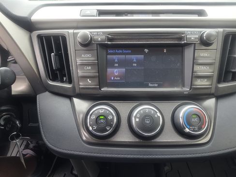 Used 2015 Toyota RAV4 LE FWD image 10