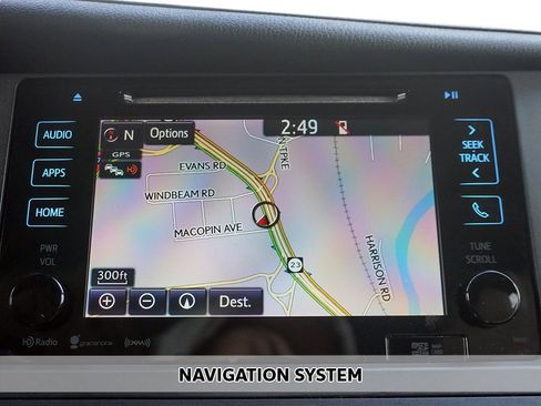 Used 2016 Toyota Sienna XLE image 3