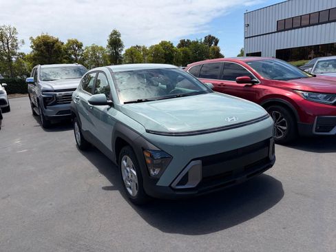 Used 2024 Hyundai Kona SE AWD/4WD image 2