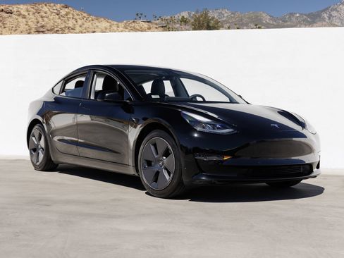 Used 2021 Tesla Model 3 Standard Range Plus RWD image 9