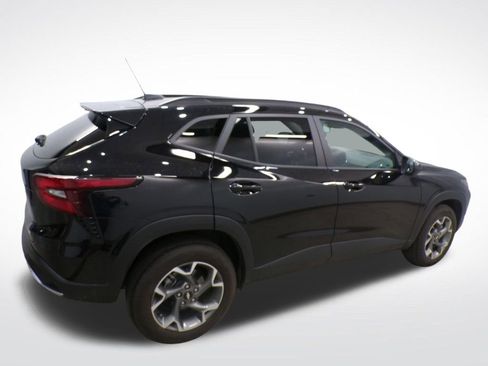 Used 2025 Chevrolet Trax LT w/ Driver Confidence Package FWD image 5
