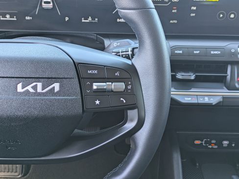 Certified 2025 Kia K4 EX image 21
