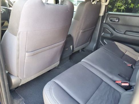 Used 2022 Nissan Frontier SV RWD image 11
