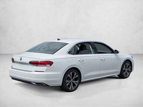 Used 2022 Volkswagen Passat 2.0T SE FWD image 5