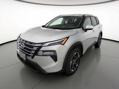 Used 2025 Nissan Rogue SV image 3