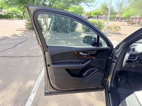 Used 2017 Audi Q7 3.0T Premium Plus image 12