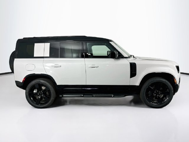 New 2026 Land Rover Defender 110 X-Dynamic SE AWD/4WD image 4