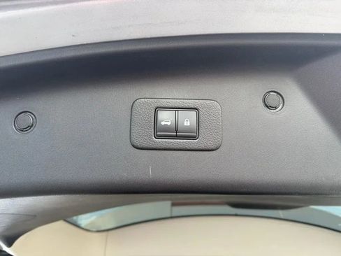 Used 2023 Nissan Armada SL w/ Captain's Chairs Package image 35