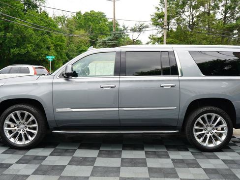 Used 2019 Cadillac Escalade ESV Luxury AWD/4WD image 21