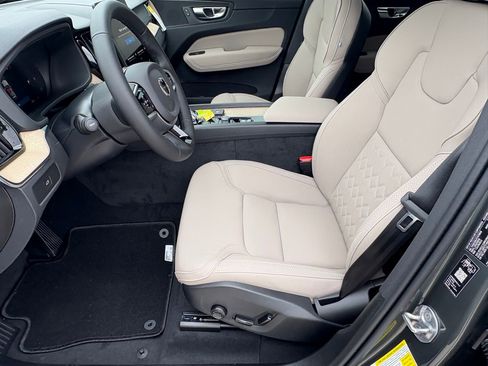 New 2026 Volvo XC60 B5 Core w/ Protection Package Premier AWD/4WD image 19