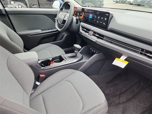 New 2025 Kia K4 LXS image 15