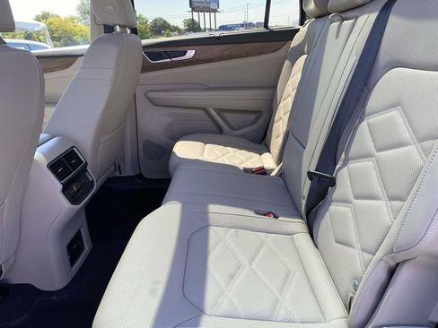 Certified 2026 Volkswagen Atlas SE w/ Panoramic Sunroof Package FWD image 12