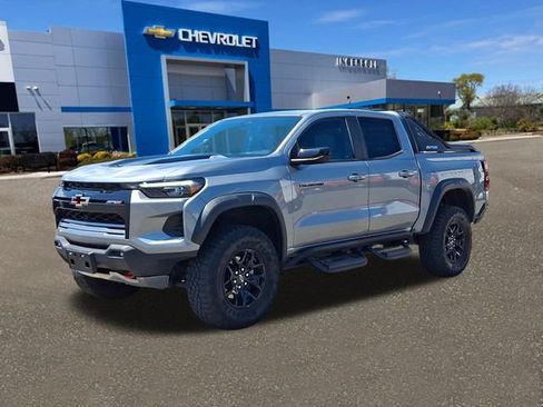 Used 2025 Chevrolet Colorado ZR2 w/ Midnight Edition AWD/4WD image 34