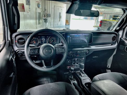 Used 2026 Jeep Wrangler Unlimited Rubicon AWD/4WD image 19