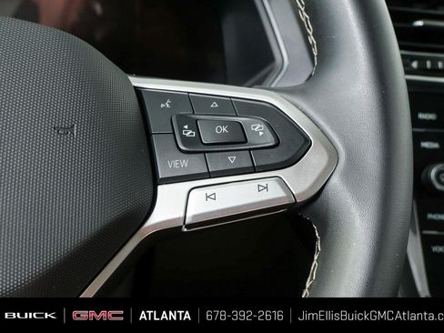 Used 2024 Volkswagen Tiguan SE AWD/4WD image 11