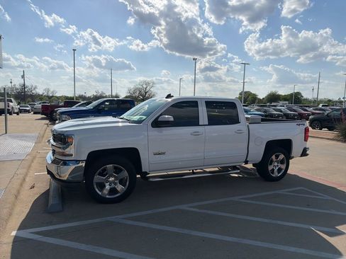 Used 2018 Chevrolet Silverado 1500 LT w/ Texas Edition image 5
