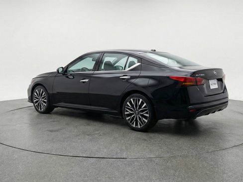 Used 2025 Nissan Altima 2.5 SV FWD image 6