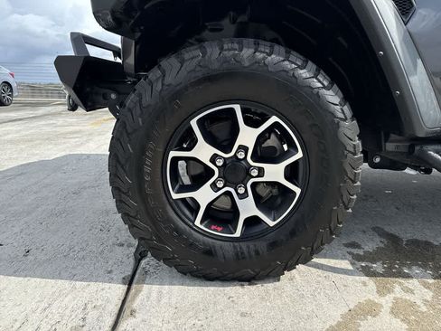 Used 2023 Jeep Wrangler Unlimited Rubicon AWD/4WD image 10
