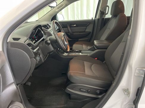Used 2016 Chevrolet Traverse LT w/ Traveler's Package FWD image 3