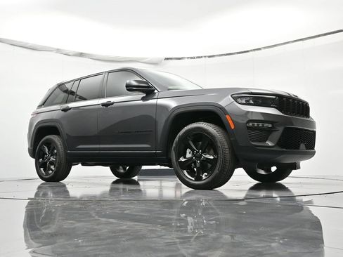 New 2025 Jeep Grand Cherokee Limited image 34
