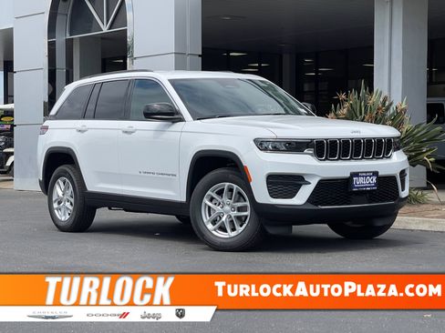 New 2026 Jeep Grand Cherokee Laredo RWD image 1
