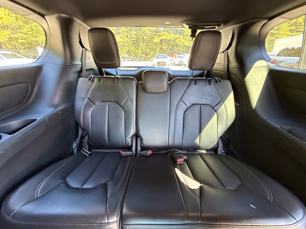 Used 2025 Chrysler Pacifica Select FWD image 12