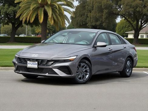 Certified 2024 Hyundai Elantra SEL image 2