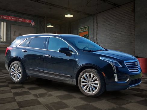 Used 2017 Cadillac XT5 Platinum w/ Driver Assist Package AWD/4WD image 2