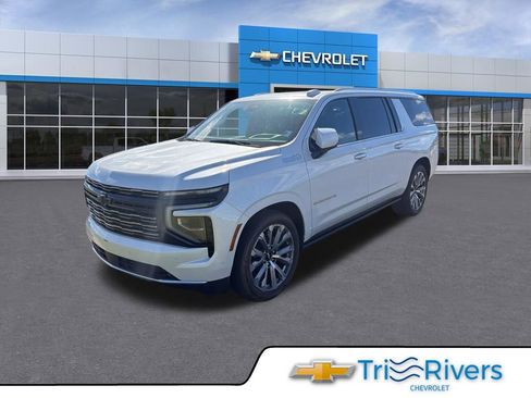 Used 2025 Chevrolet Suburban High Country w/ LPO, Illumination Package AWD/4WD image 1