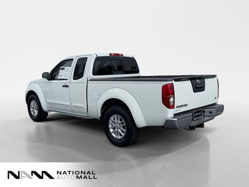 Used 2017 Nissan Frontier SV RWD image 3