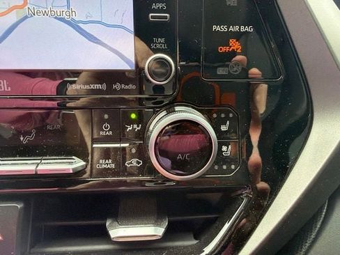 Used 2022 Toyota Highlander Limited FWD image 10