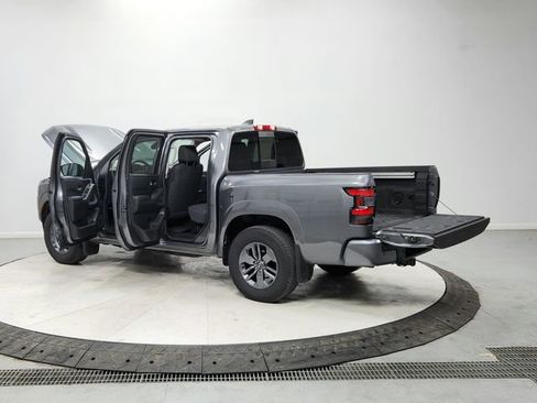 Used 2025 Nissan Frontier SV w/ SV Convenience Package RWD image 13
